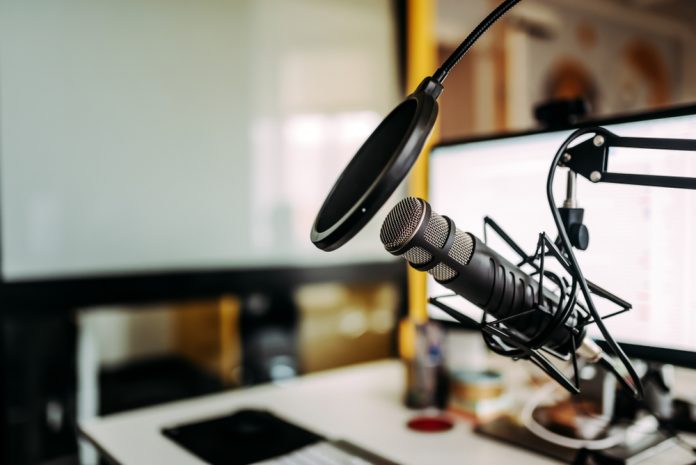 Close-up,Image,Of,Microphone,In,Podcast,Studio. SMM Podcast